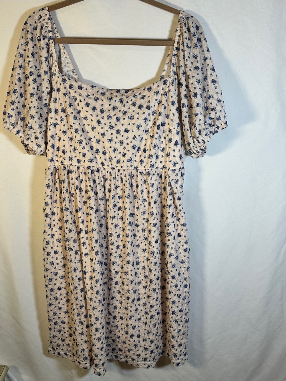 Arula (Altared State)Floral Puff-Sleeve Midi Dress in Cream and Blue